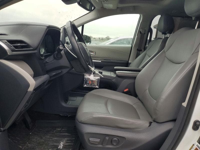 2021 TOYOTA SIENNA XLE 7