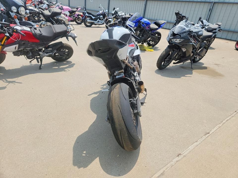 2022 BMW S 1000 RR 4