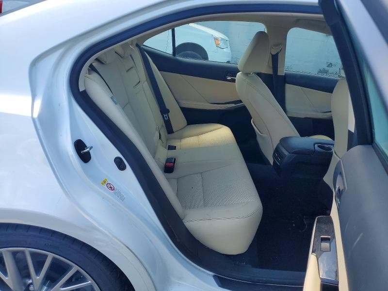 2016 LEXUS IS 300 10