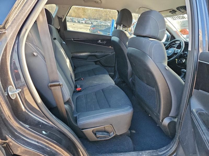 2017 KIA SORENTO LX 11