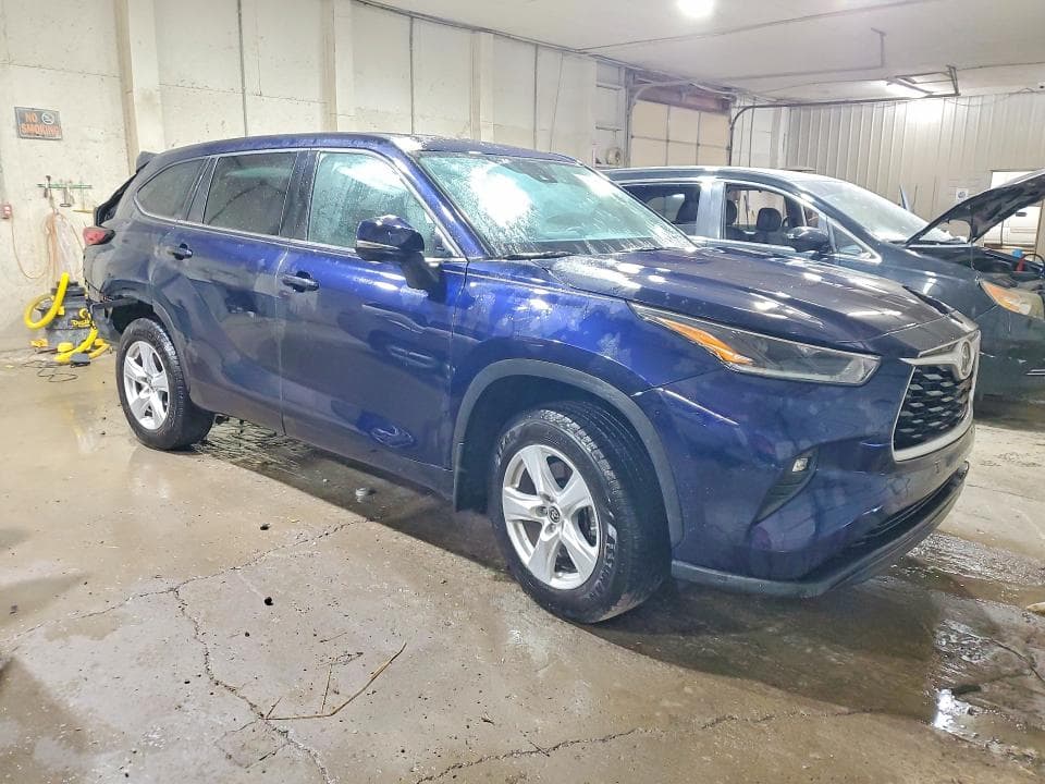 2021 TOYOTA HIGHLANDER LE 4