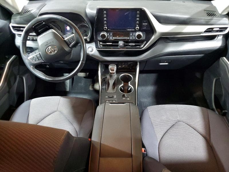 2021 TOYOTA HIGHLANDER LE 8