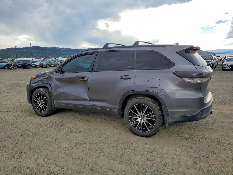 2018 TOYOTA HIGHLANDER SE 2