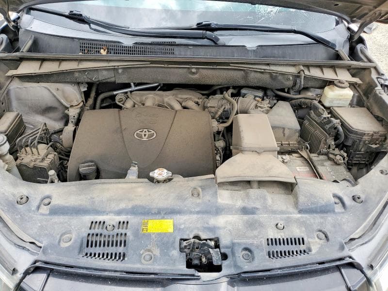 2018 TOYOTA HIGHLANDER SE 12