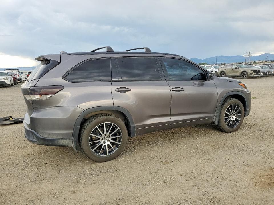 2018 TOYOTA HIGHLANDER SE 3
