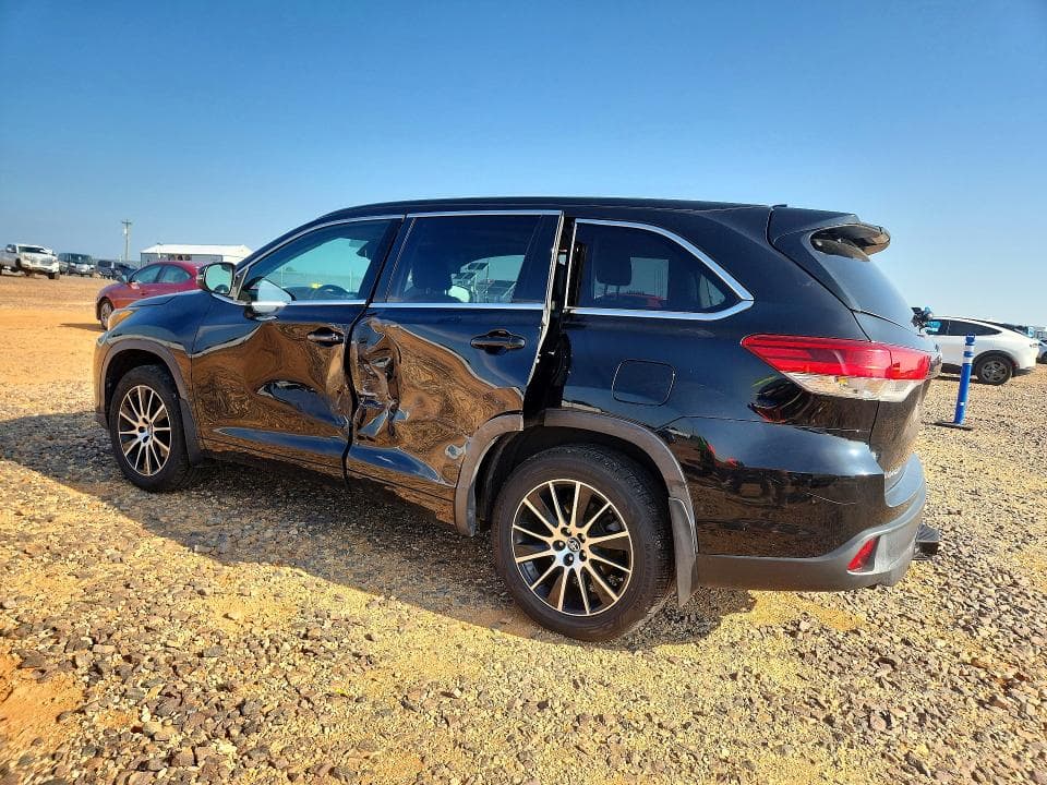 2017 TOYOTA HIGHLANDER SE 2