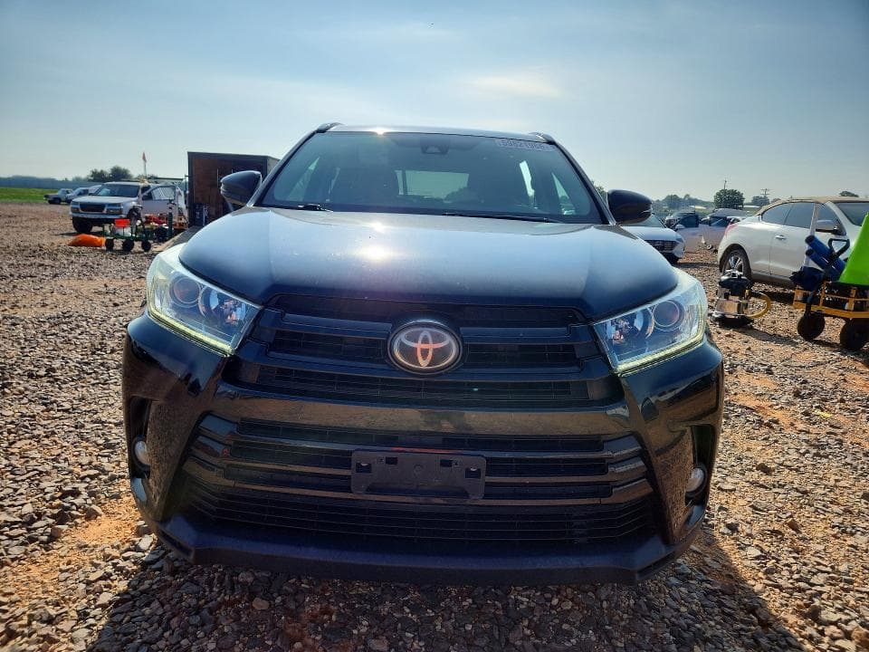 2017 TOYOTA HIGHLANDER SE 5