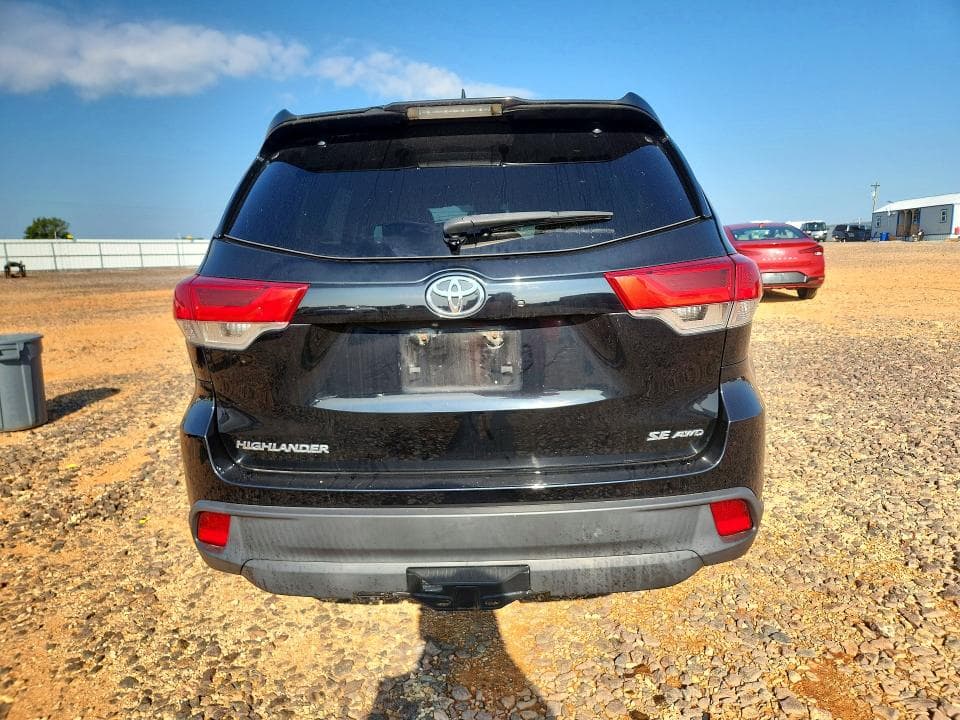 2017 TOYOTA HIGHLANDER SE 6