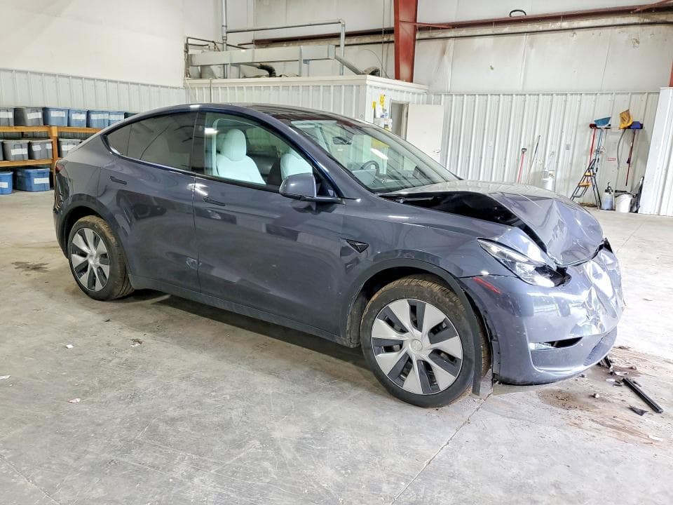 2023 TESLA MODEL Y 4