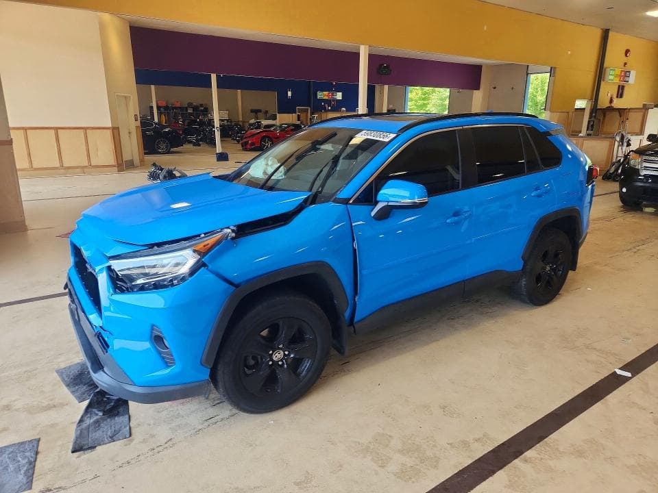 2020 TOYOTA RAV4 XLE - 1