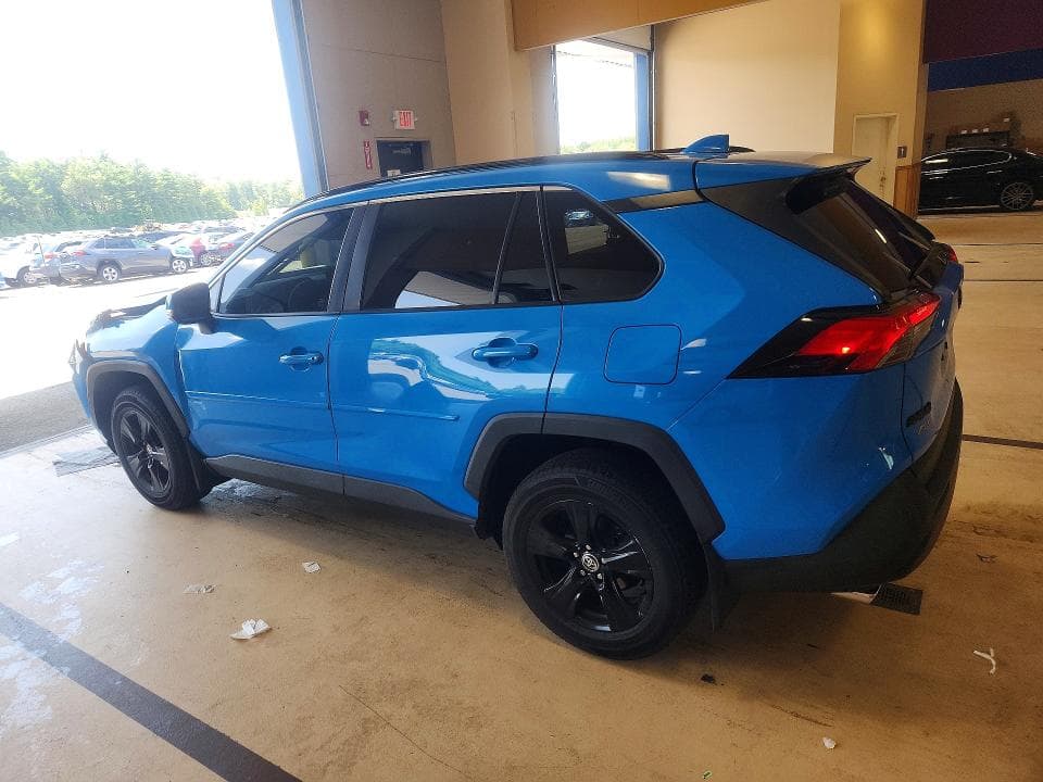 2020 TOYOTA RAV4 XLE 2