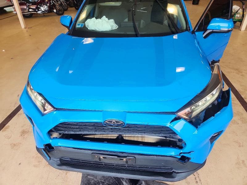 2020 TOYOTA RAV4 XLE 12