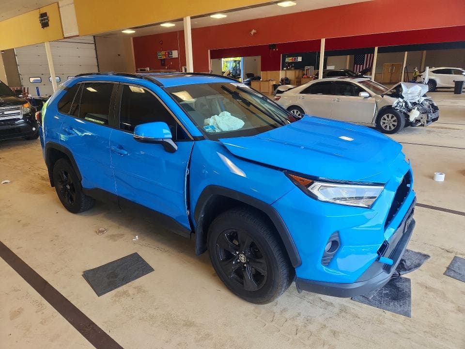 2020 TOYOTA RAV4 XLE 4
