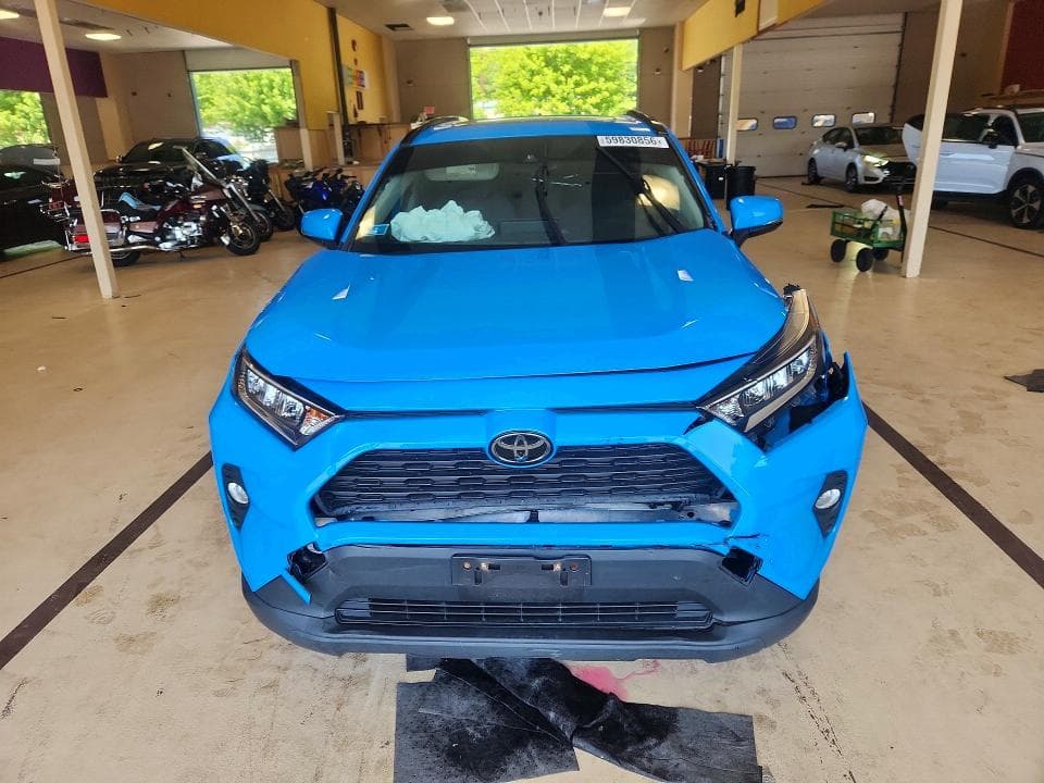 2020 TOYOTA RAV4 XLE 5