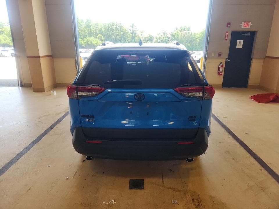 2020 TOYOTA RAV4 XLE 6