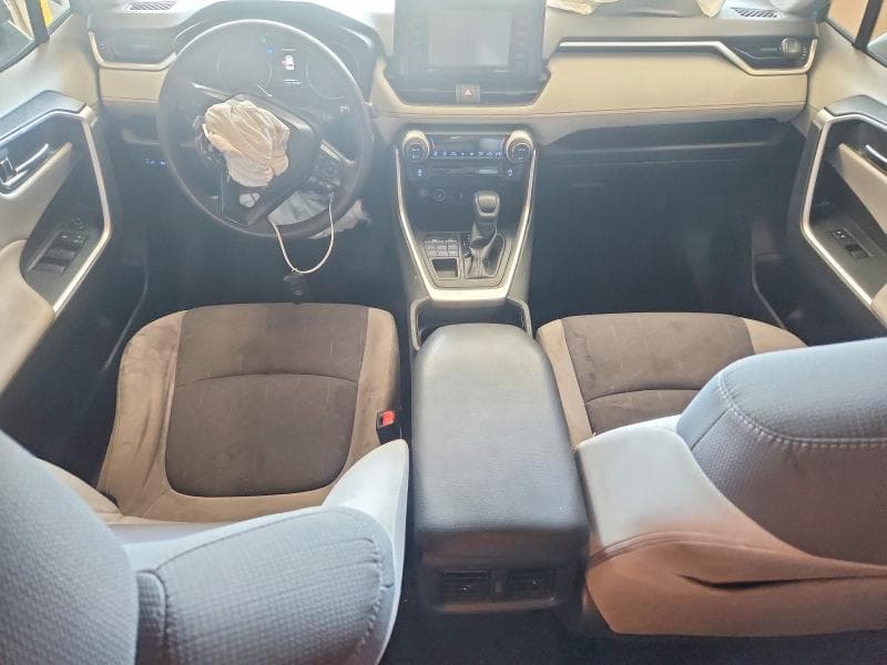 2020 TOYOTA RAV4 XLE 8