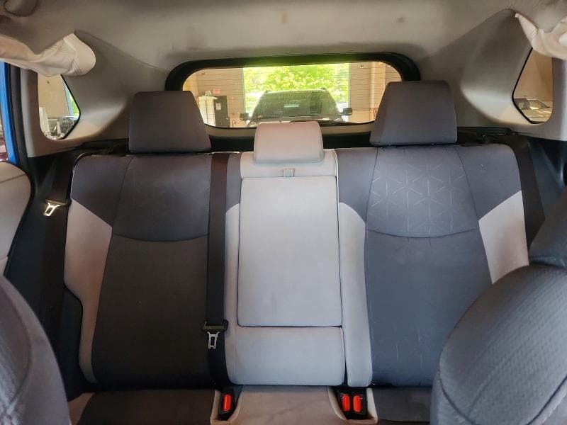 2020 TOYOTA RAV4 XLE 10
