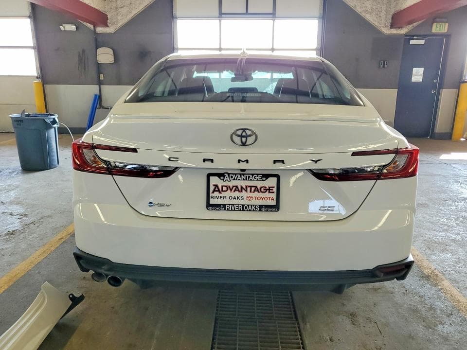 2025 TOYOTA CAMRY SE 6