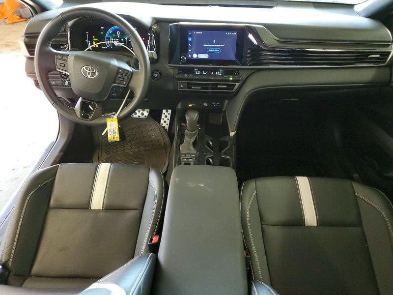 2025 TOYOTA CAMRY SE 8