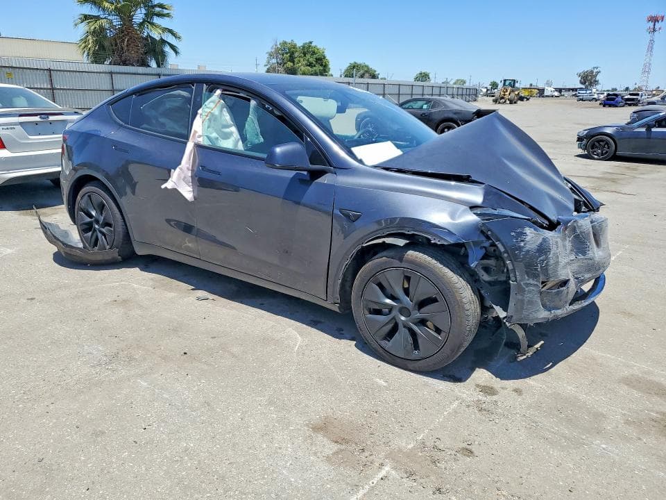 2025 TESLA MODEL Y 4