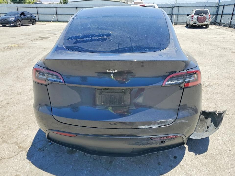 2025 TESLA MODEL Y 6