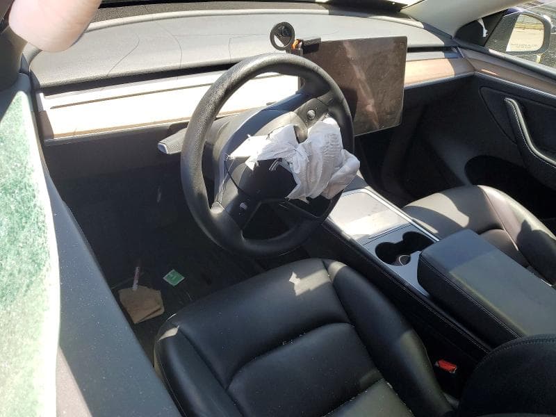2025 TESLA MODEL Y 8