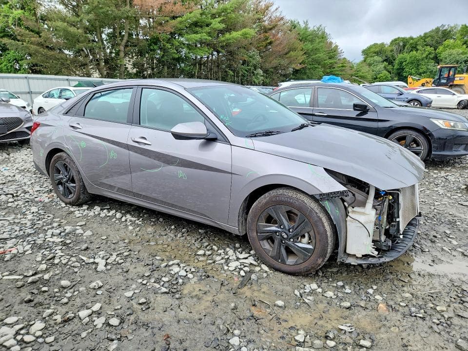 2023 HYUNDAI ELANTRA SEL 4