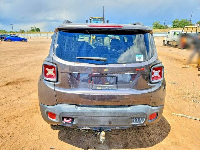 2017 JEEP RENEGADE TRAILHAWK 6