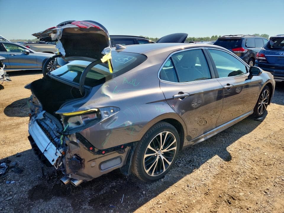 2019 TOYOTA CAMRY SE SE 3