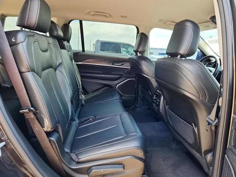 2022 JEEP GRAND CHEROKEE L LIMITED 11