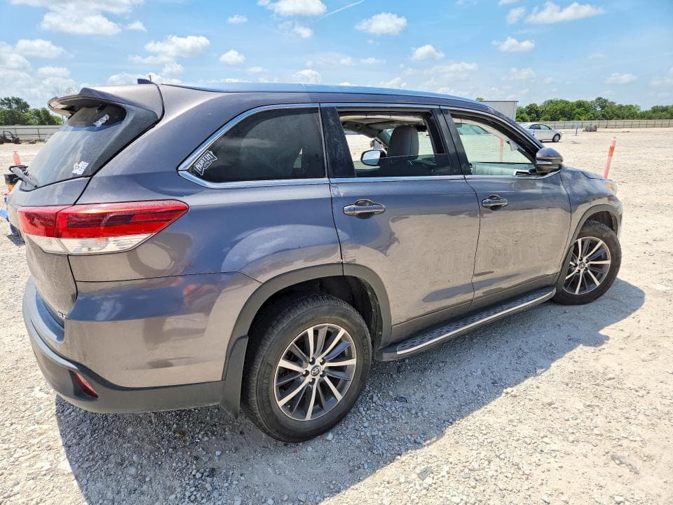 2018 TOYOTA HIGHLANDER XLE XLE 3