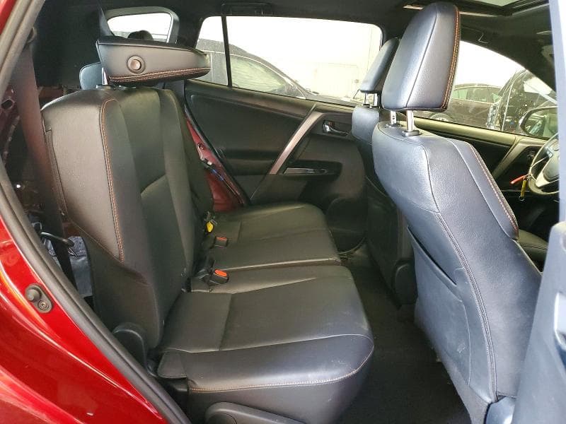 2018 TOYOTA RAV4 SE 11