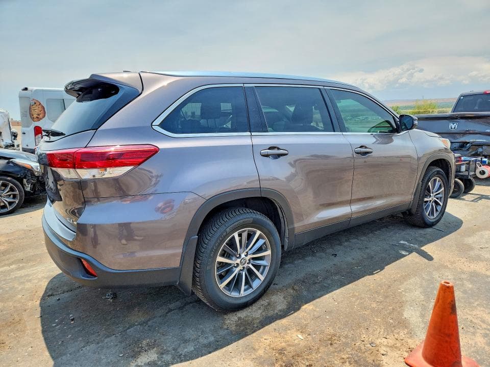 2019 TOYOTA HIGHLANDER XLE 3