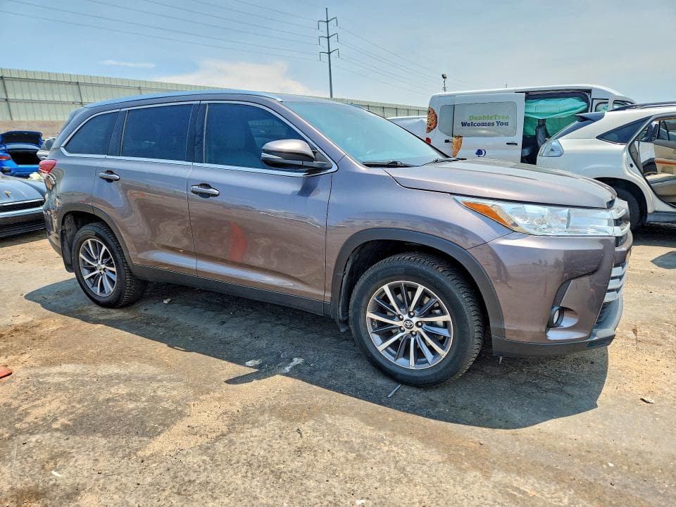 2019 TOYOTA HIGHLANDER XLE 4