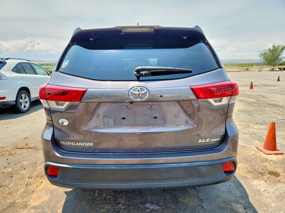 2019 TOYOTA HIGHLANDER XLE 6