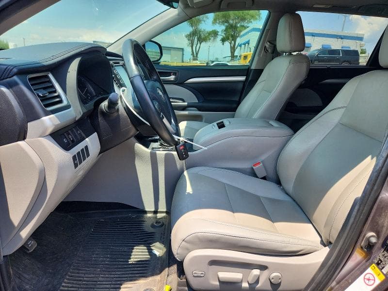 2019 TOYOTA HIGHLANDER XLE 7