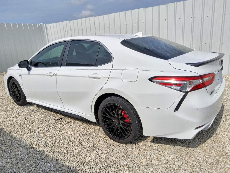 2020 TOYOTA CAMRY SE 2