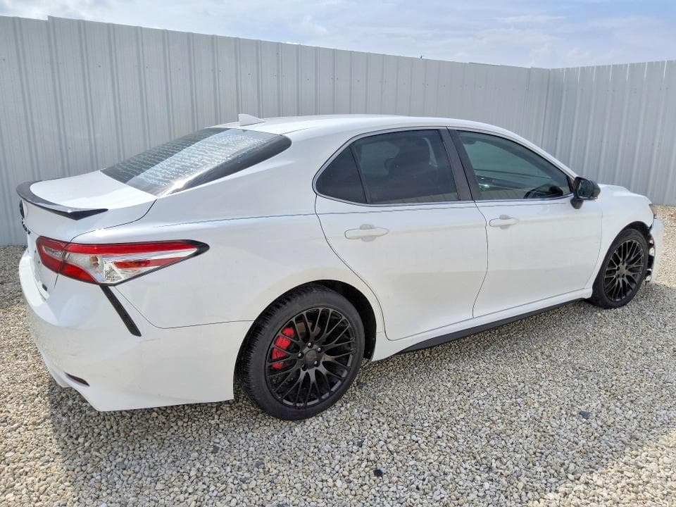 2020 TOYOTA CAMRY SE 3