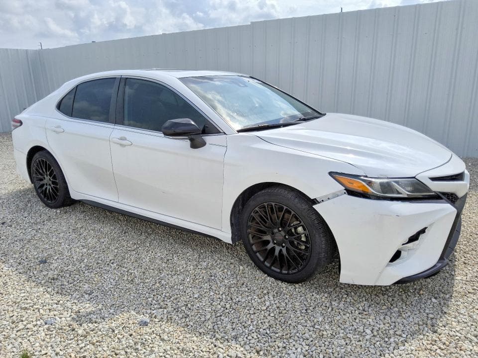 2020 TOYOTA CAMRY SE 4