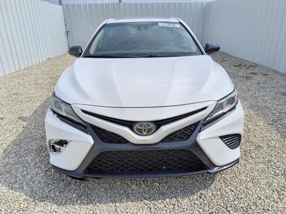 2020 TOYOTA CAMRY SE 5