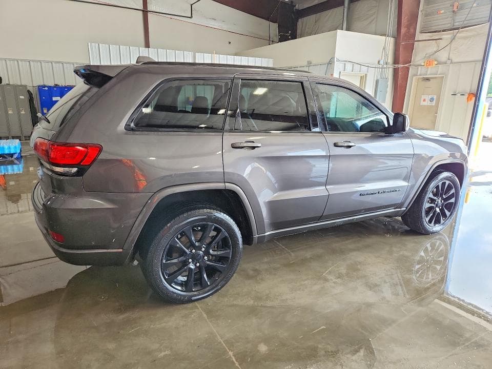 2019 JEEP GRAND CHEROKEE LAREDO 3