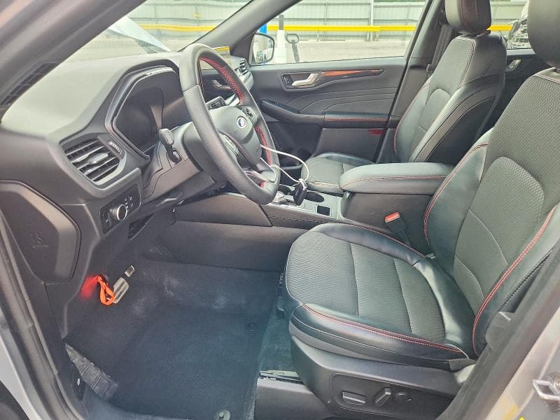 2023 FORD ESCAPE ST LINE 7