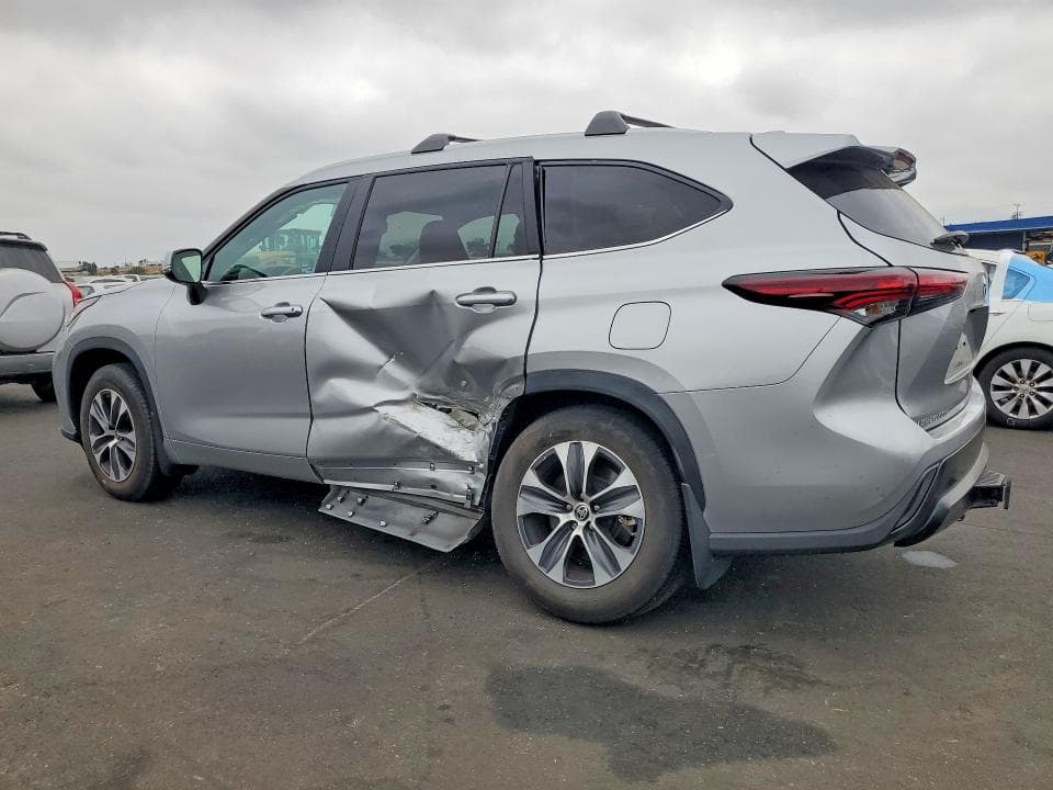 2024 TOYOTA HIGHLANDER XLE 2