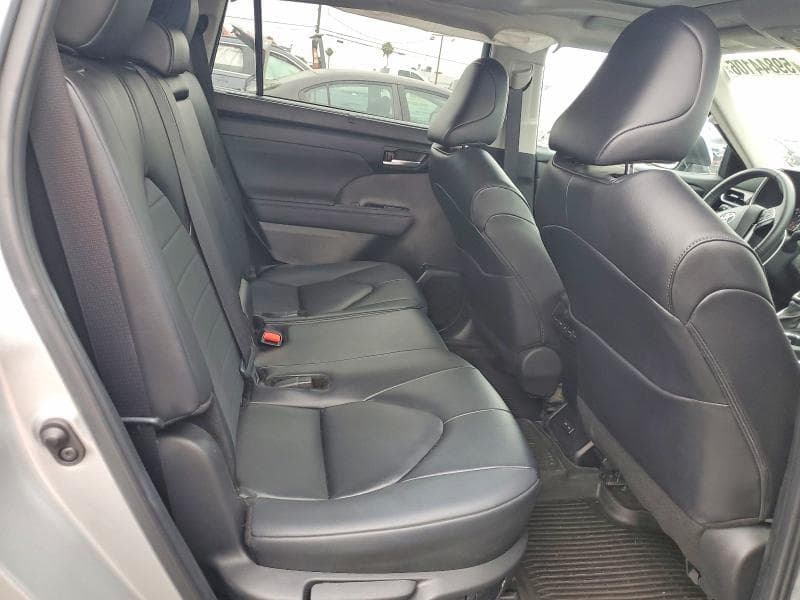 2024 TOYOTA HIGHLANDER XLE 11