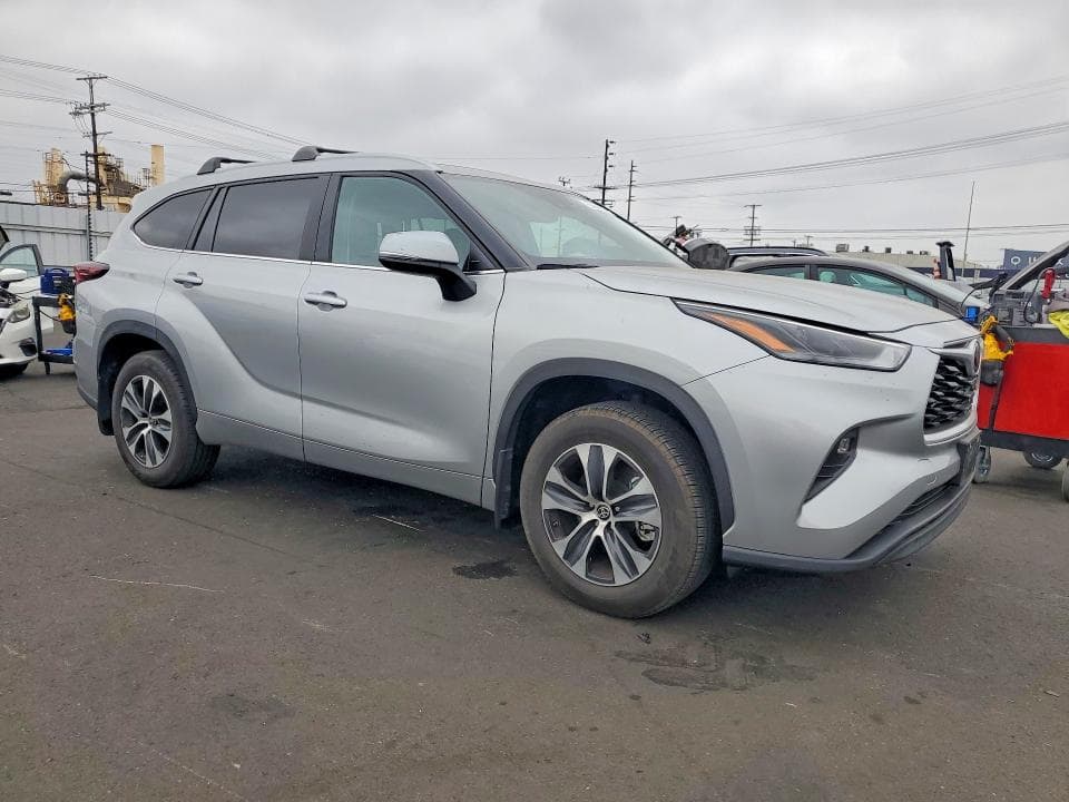 2024 TOYOTA HIGHLANDER XLE 4