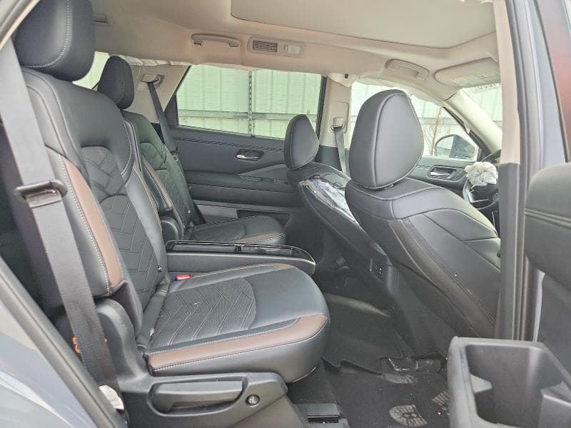 2025 NISSAN PATHFINDER PLATINUM 11