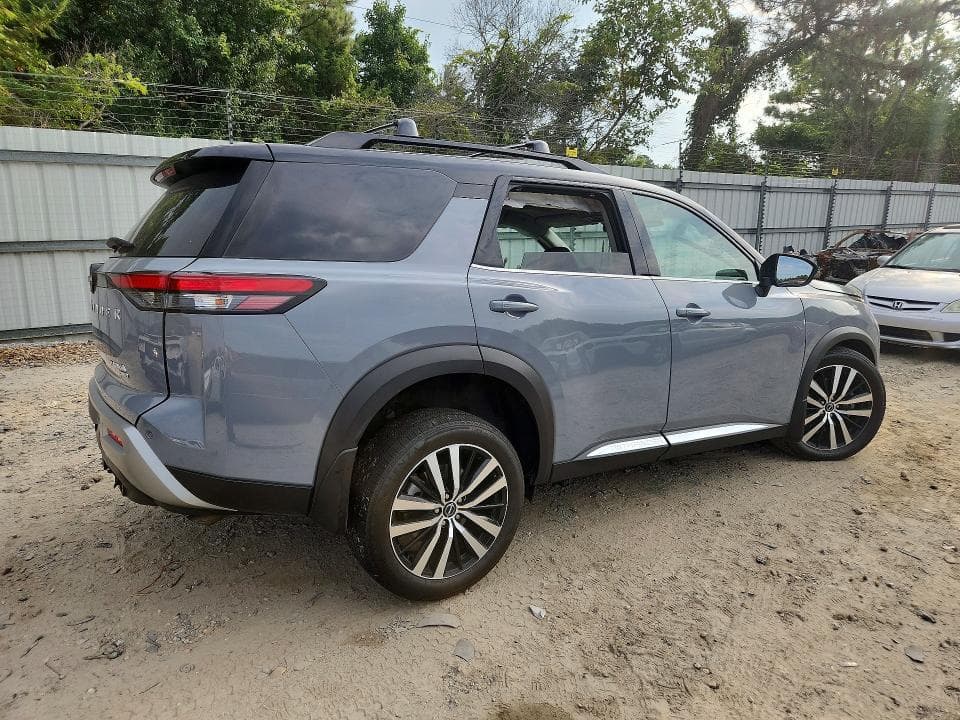 2025 NISSAN PATHFINDER PLATINUM 3