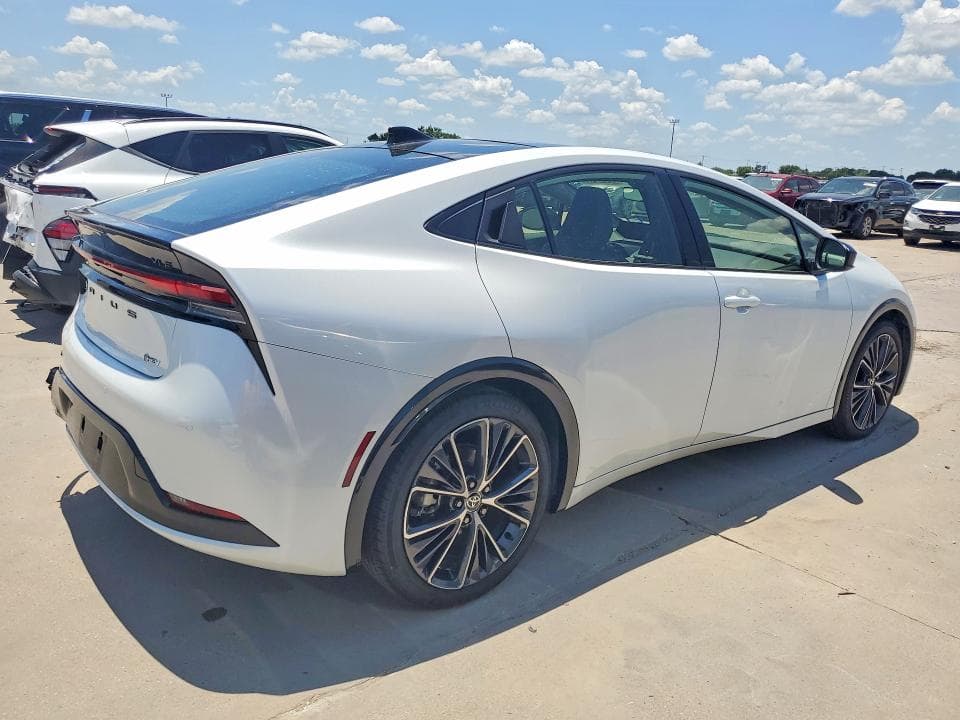 2025 TOYOTA PRIUS XLE 3