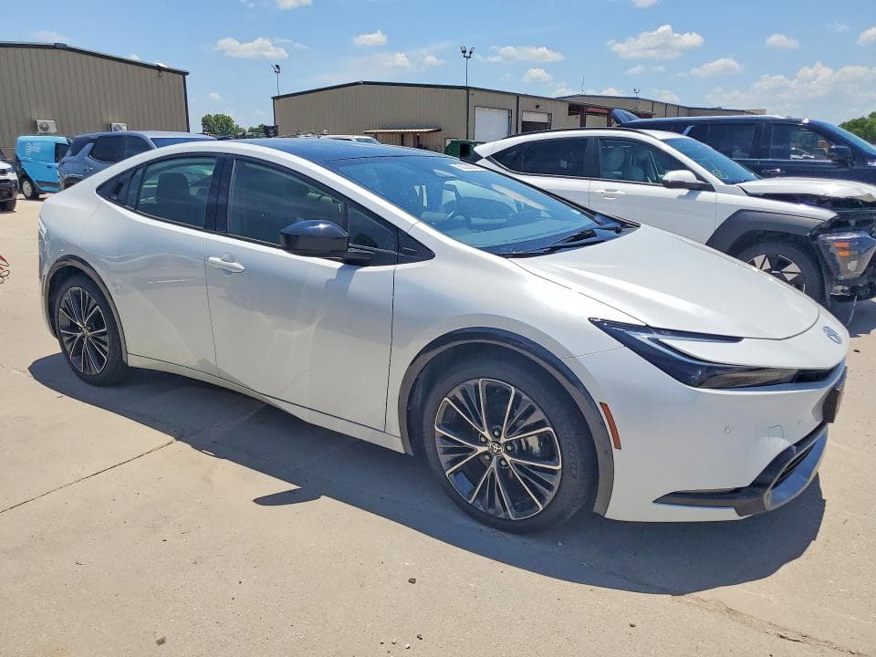 2025 TOYOTA PRIUS XLE 4