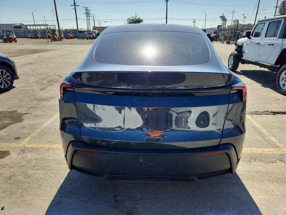 2026 TESLA MODEL Y 6
